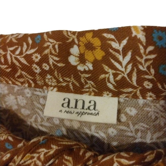 A.n.a. Brown floral design, Boho Tie Neck, Puff Sleeved, Plus Sized Top 2X - Picture 5 of 7